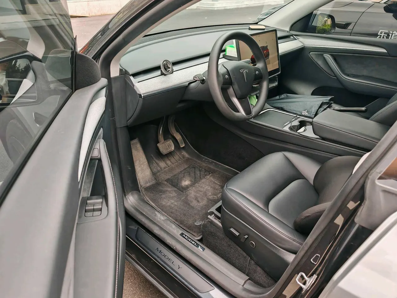 Tesla 2024 Model Y rear-wheel drive version automatic transmission 3
