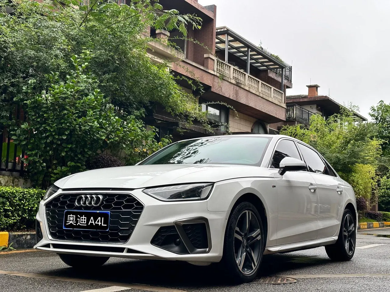 Audi 2020 A4L 2.0TFSI 40TFSI Deluxe Dynamic Automatic - View 1