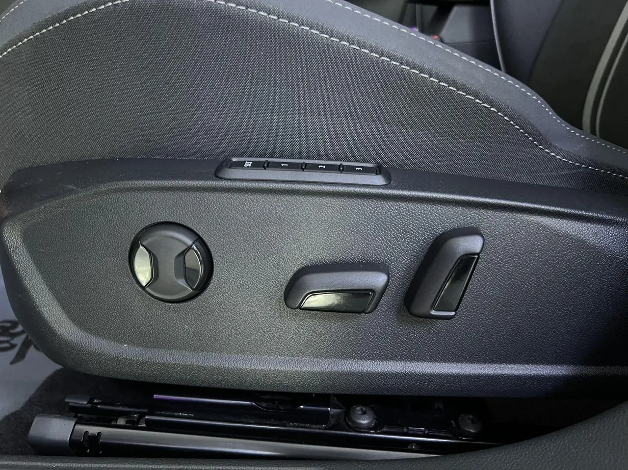Volkswagen 2021 Golf 8 R-Line 1.4TSI 280TSI Automatic 15