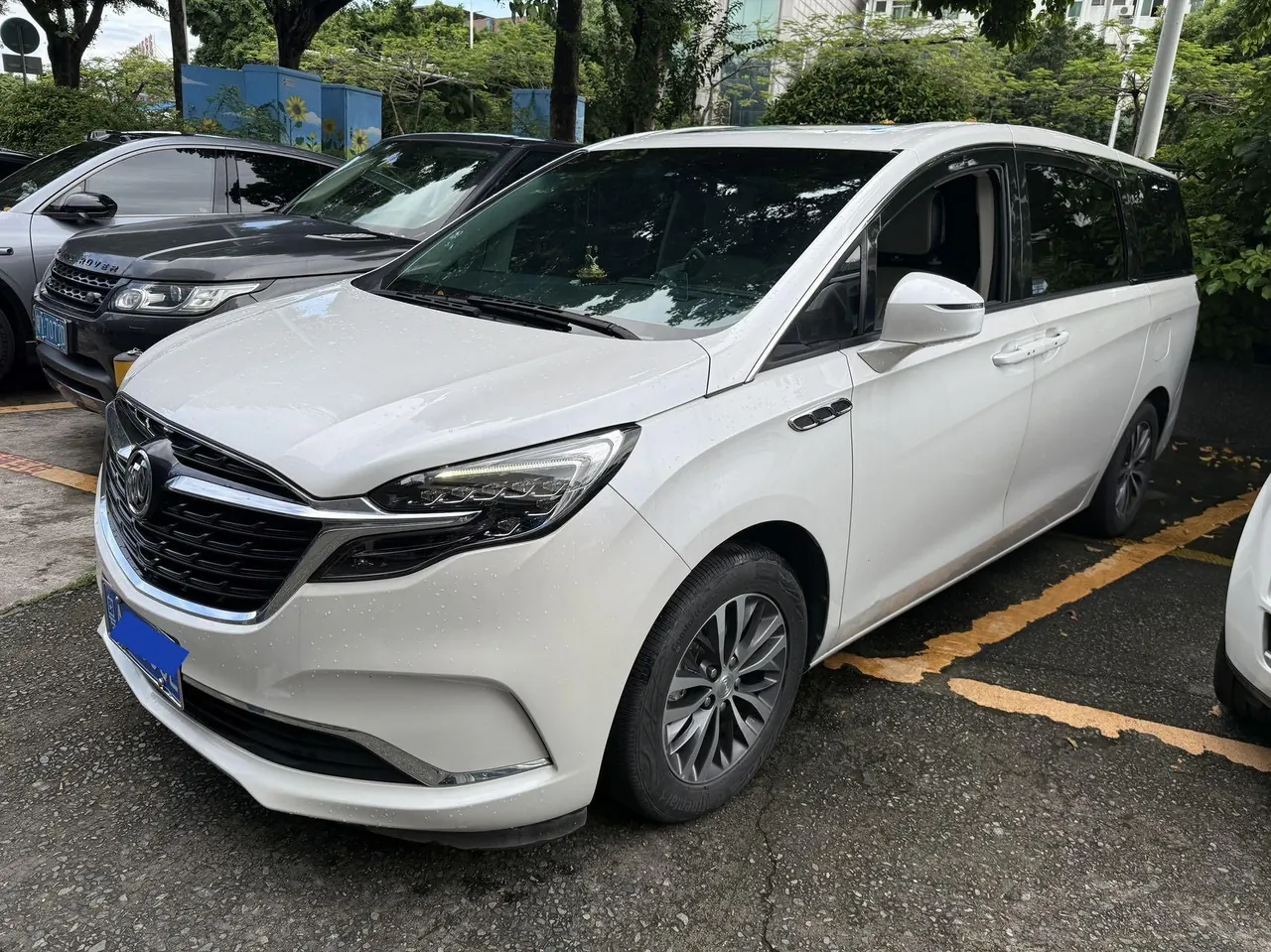 Buick 2021 GL8 ES Lu Zun 2.0T 653T Comfortable Automatic Gear - View 1
