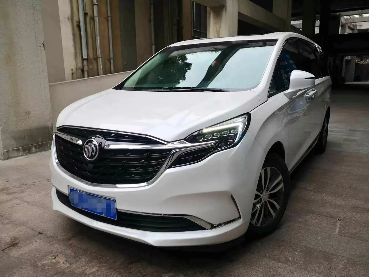Buick 2021 GL8 ES Lu Zun 2.0T 653T Exclusive Automatic Gear - View 1