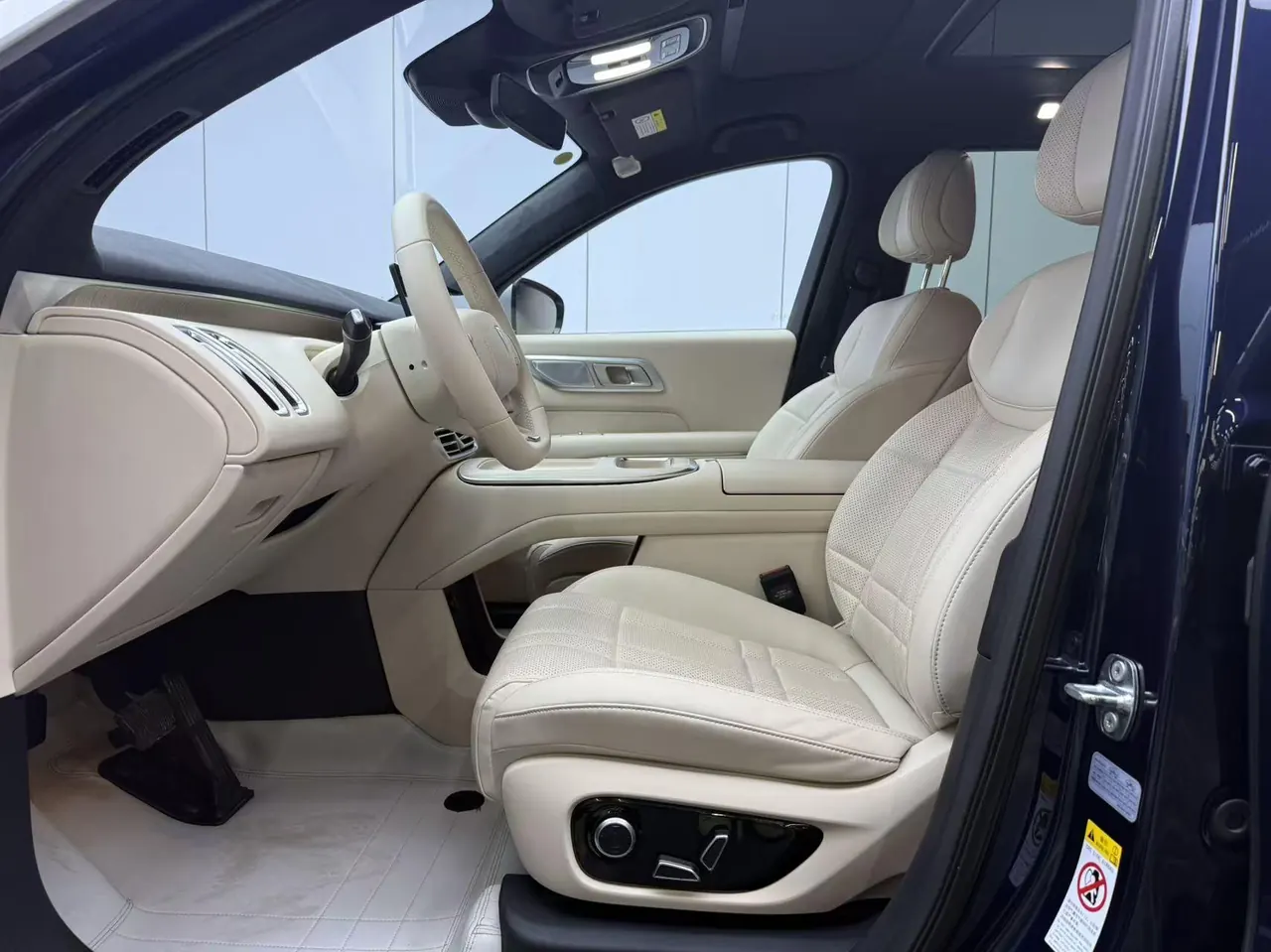 ChangAn Deepal 2025 S09 four-wheel drive Ultra high-fixed automatic gear 3