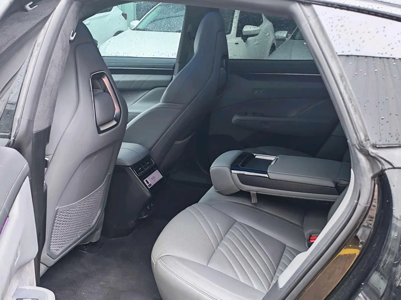 Zeekr 2024 Zeekr 001 YOU version 100kWh four-wheel drive automatic gear 4