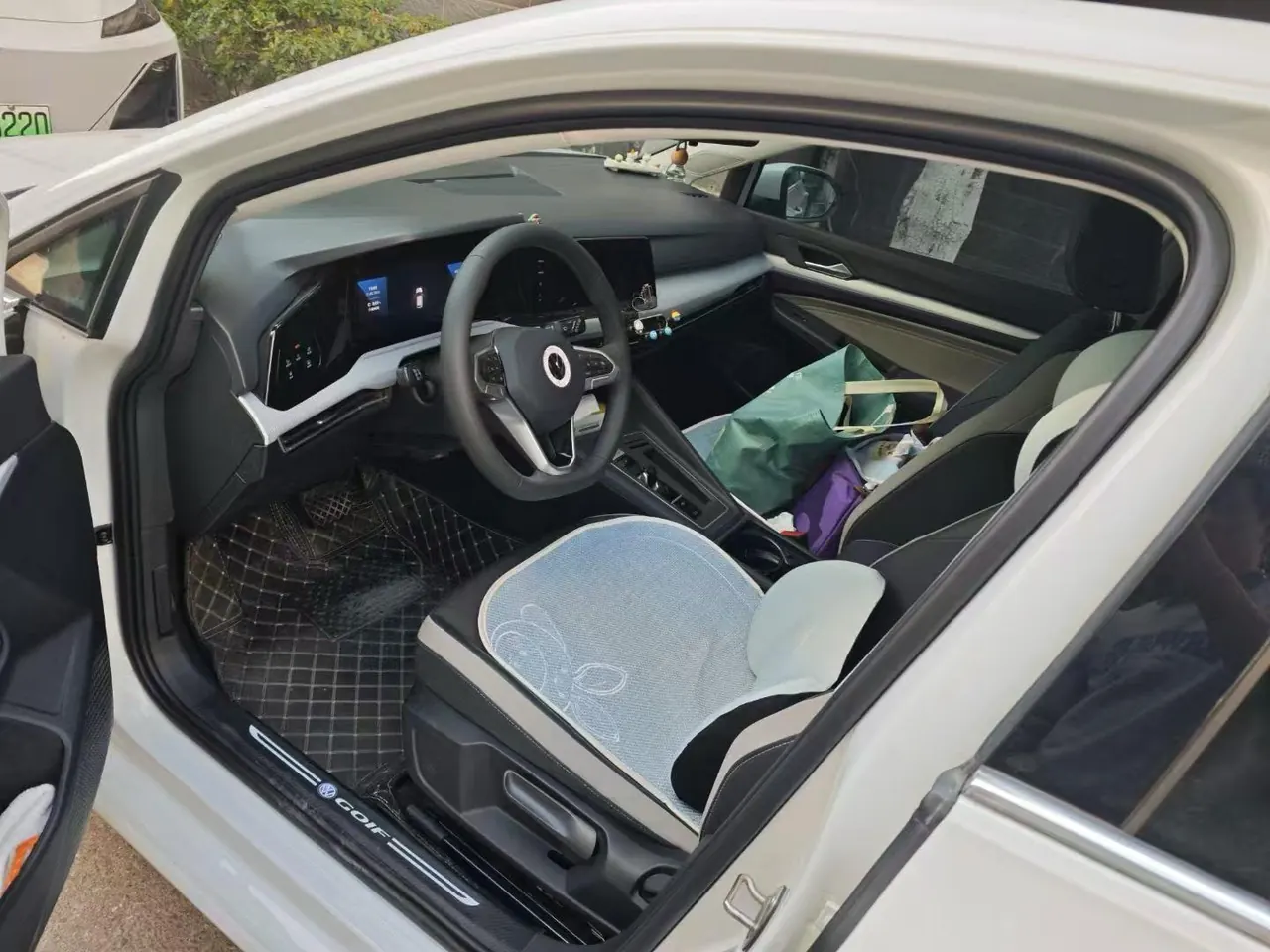Volkswagen 2021 Golf 8 R-Line 1.4TSI 280TSI Automatic 4