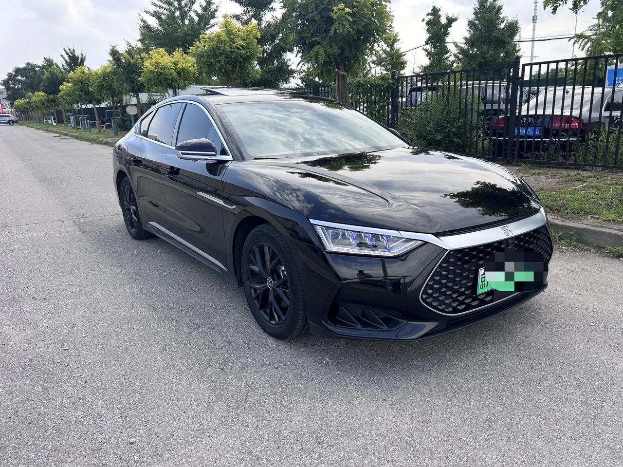 BYD 2024 Han DM-i 1.5T stepless glory version 121KM noble automatic gear 3