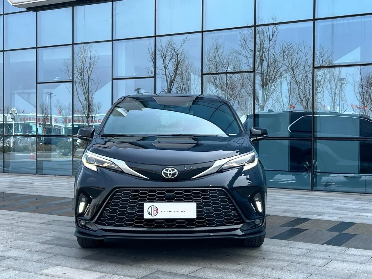 Toyota 2024 Grevia HYBRID 2.5 Stepless Zunjue ULTRA Edition Automatic Gear 2