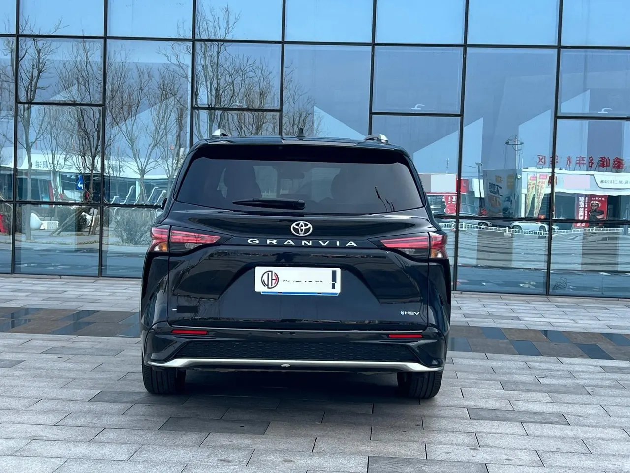 Toyota 2024 Grevia HYBRID 2.5 Stepless Zunjue ULTRA Edition Automatic Gear 3