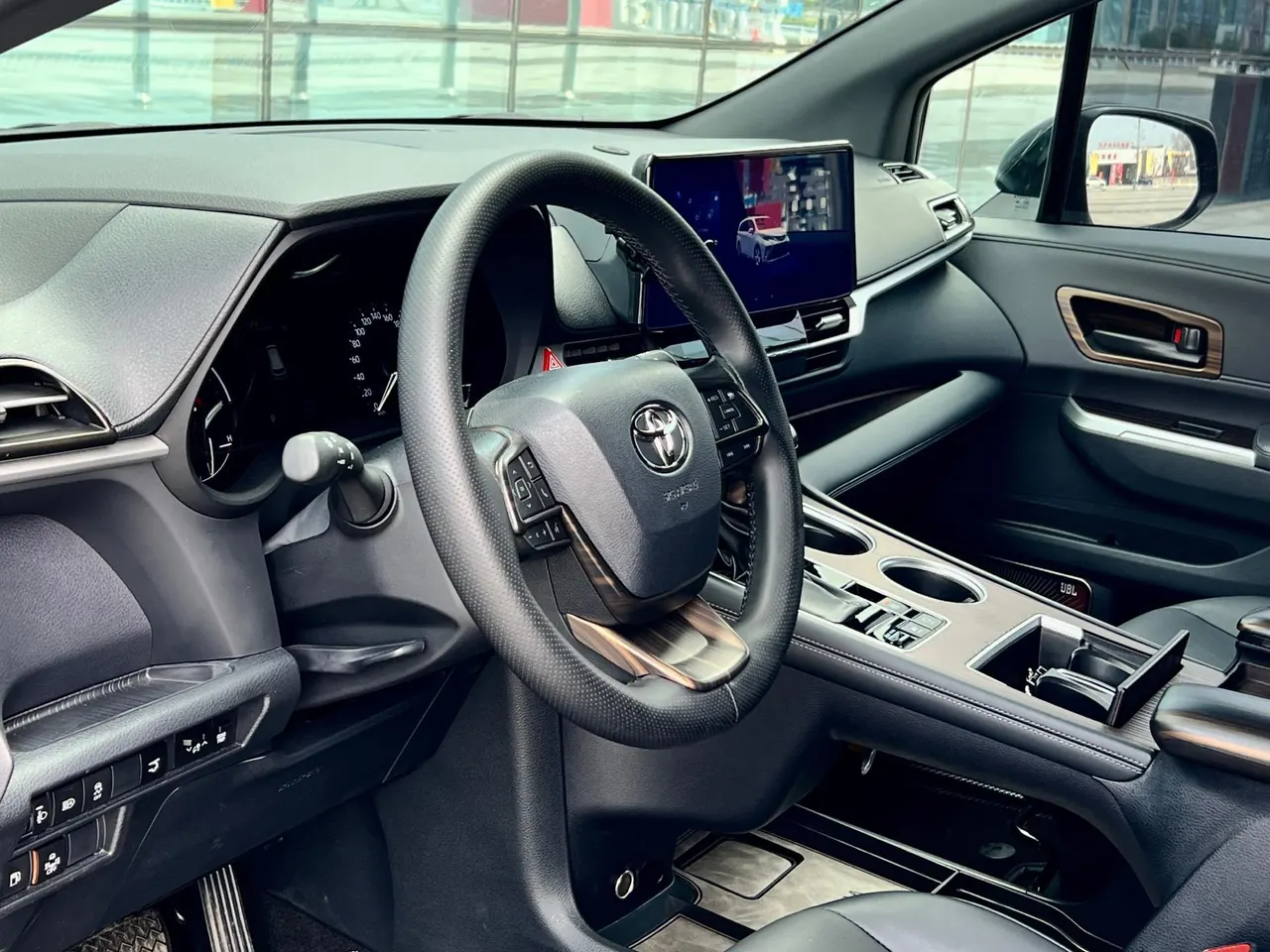 Toyota 2024 Grevia HYBRID 2.5 Stepless Zunjue ULTRA Edition Automatic Gear 4