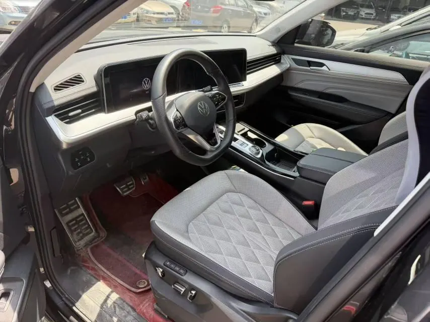 Volkswagen 2024 model tour R-Line 2.0TSI 380TSI four-wheel drive parade version automatic gear 3