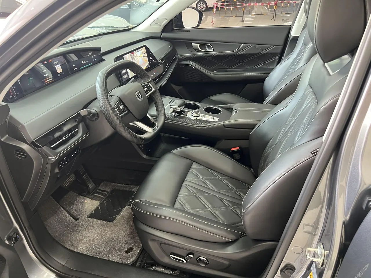 ChangAn 2024 UNI-K 2.0T Two-Drive Global Edition Automatic Gear 4