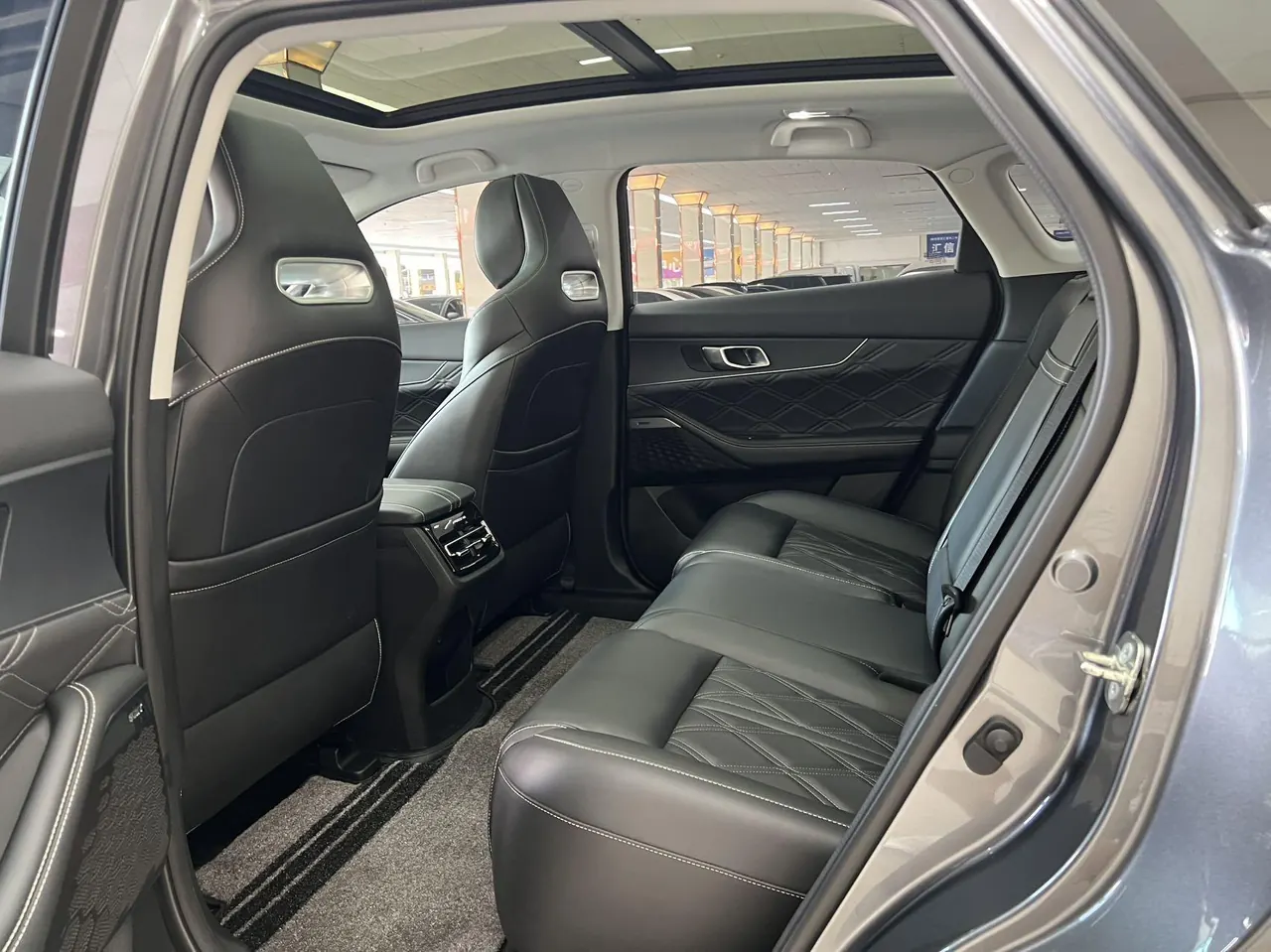 ChangAn 2024 UNI-K 2.0T Two-Drive Global Edition Automatic Gear 5