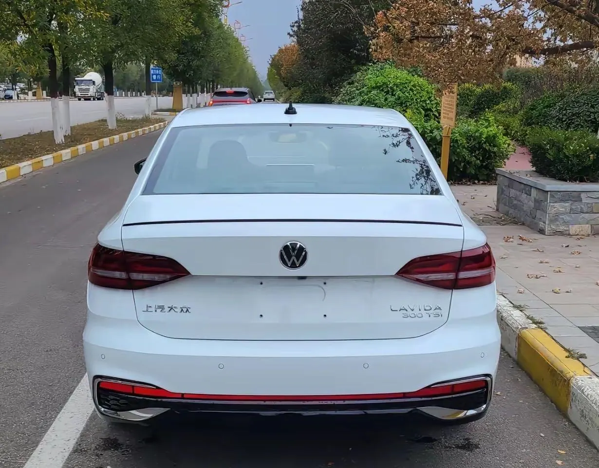Volkswagen 2024 LaVida 1.5 5 Million Edition Automatic 4