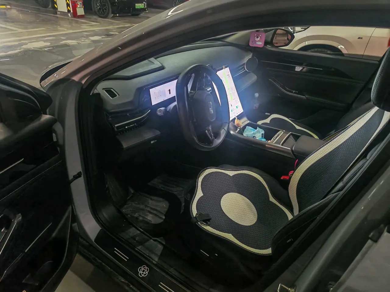 Geely Galaxy 2024 L6 1.5T Longteng Edition 125km PLUS Automatic Gear 3
