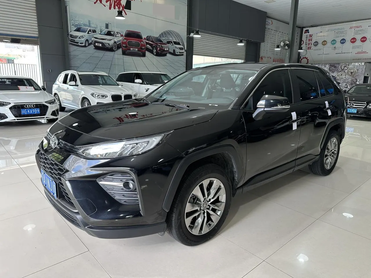 Toyota 2022 Willanda 2.0 Stepless Two-Drive Luxury PLUS Edition Automatic Gear - View 1