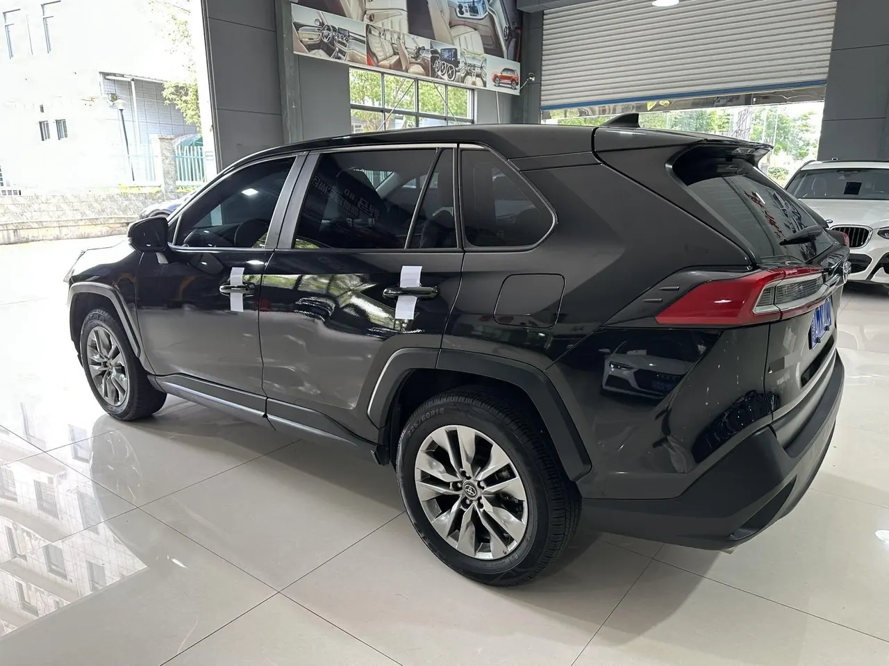 Toyota 2022 Willanda 2.0 Stepless Two-Drive Luxury PLUS Edition Automatic Gear 6