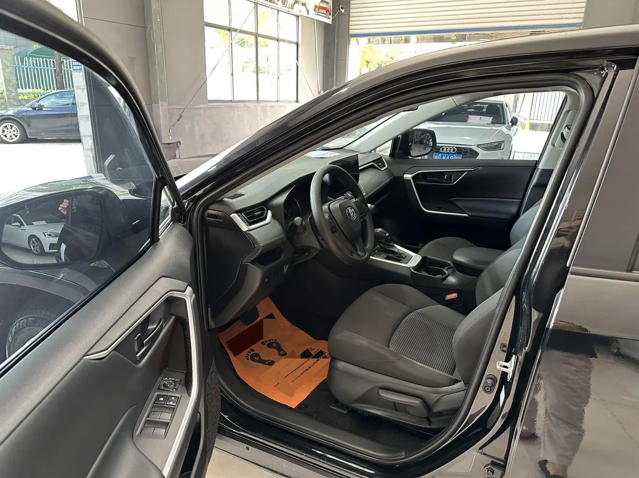 Toyota 2022 Willanda 2.0 Stepless Two-Drive Luxury PLUS Edition Automatic Gear 9