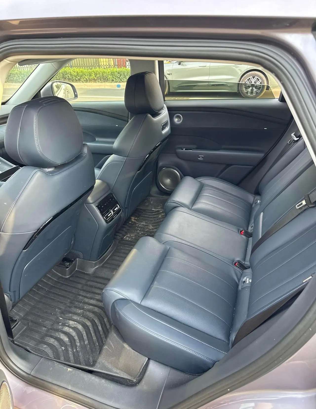 Voyah 2025 FREE four-wheel drive dry Kun version of automatic gear 5