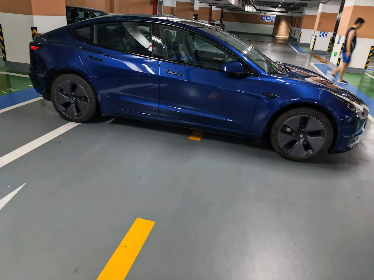 Tesla 2022 Model 3 rear-wheel drive version of automatic transmission 4