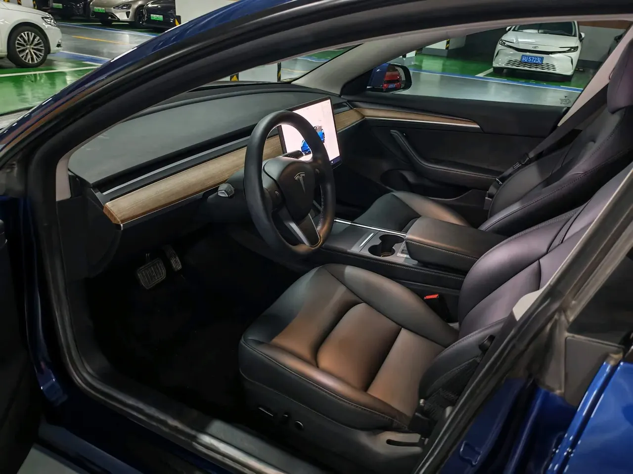 Tesla 2022 Model 3 rear-wheel drive version of automatic transmission 5