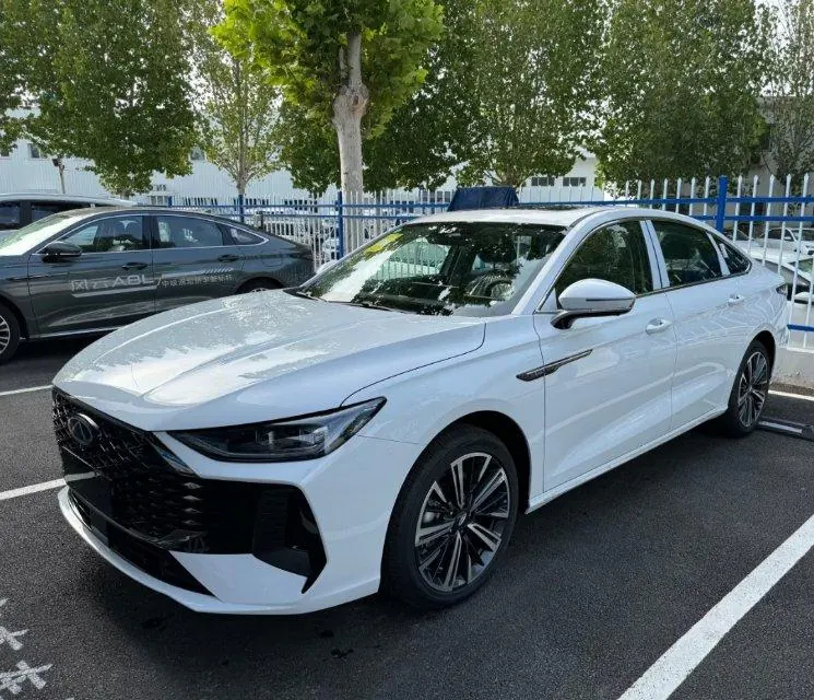 Chery 2025 Erez 8 Pro 1.6TGDI 290TGDI Comfortable Automatic Gear - View 1
