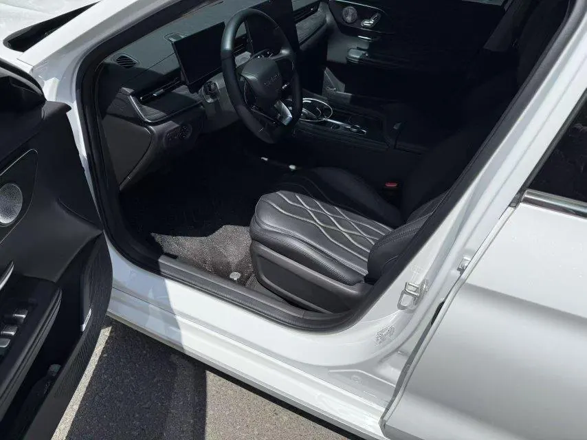 Chery 2025 Erez 8 Pro 1.6TGDI 290TGDI Comfortable Automatic Gear 3