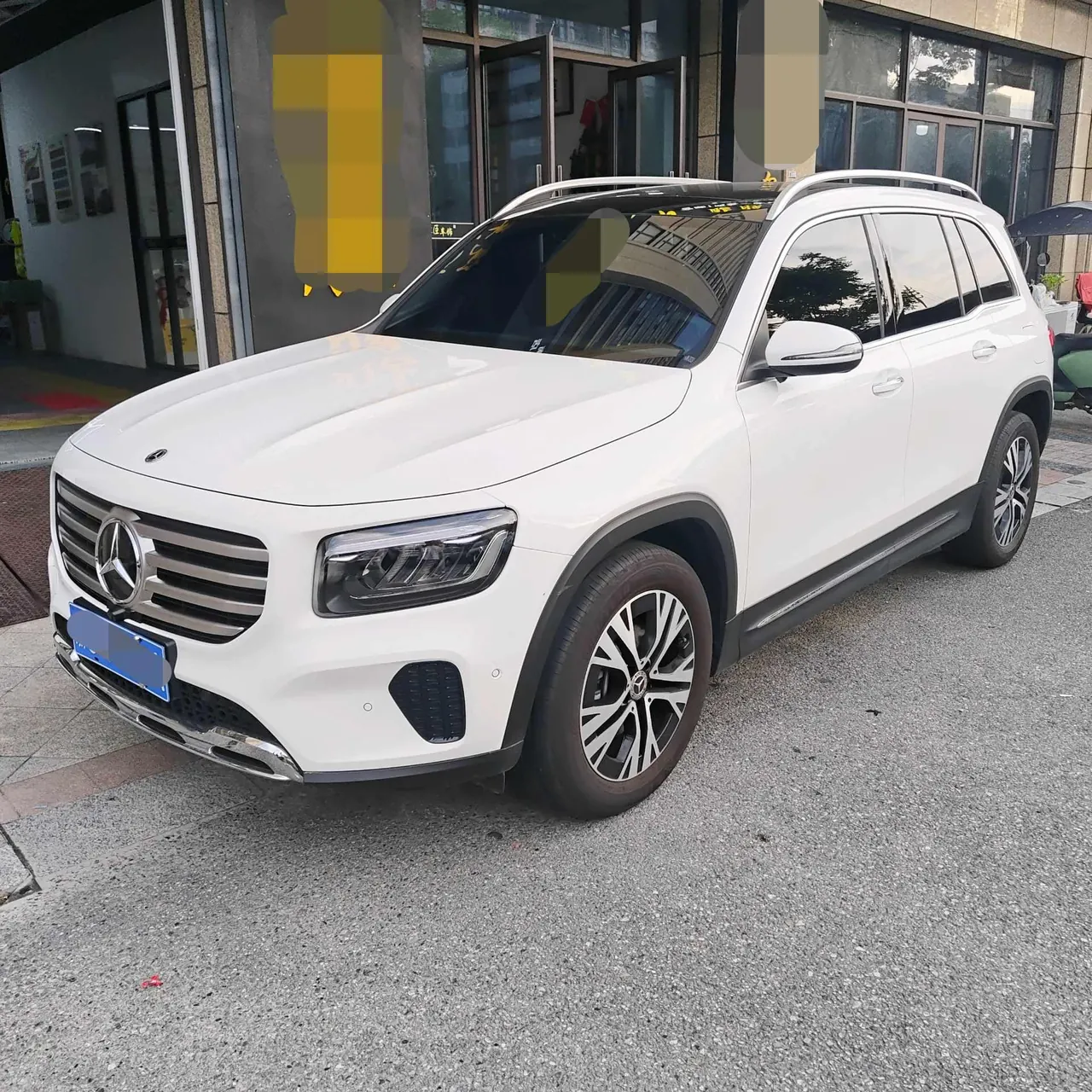 Mercedes Benz 2025 GLB 220 48V 2.0T Sporty Model Automatic - View 1