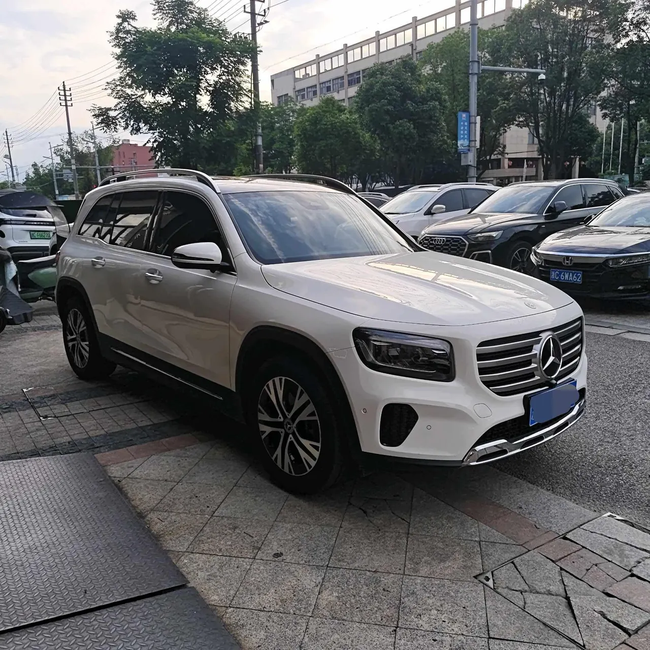 Mercedes Benz 2025 GLB 220 48V 2.0T Sporty Model Automatic 2
