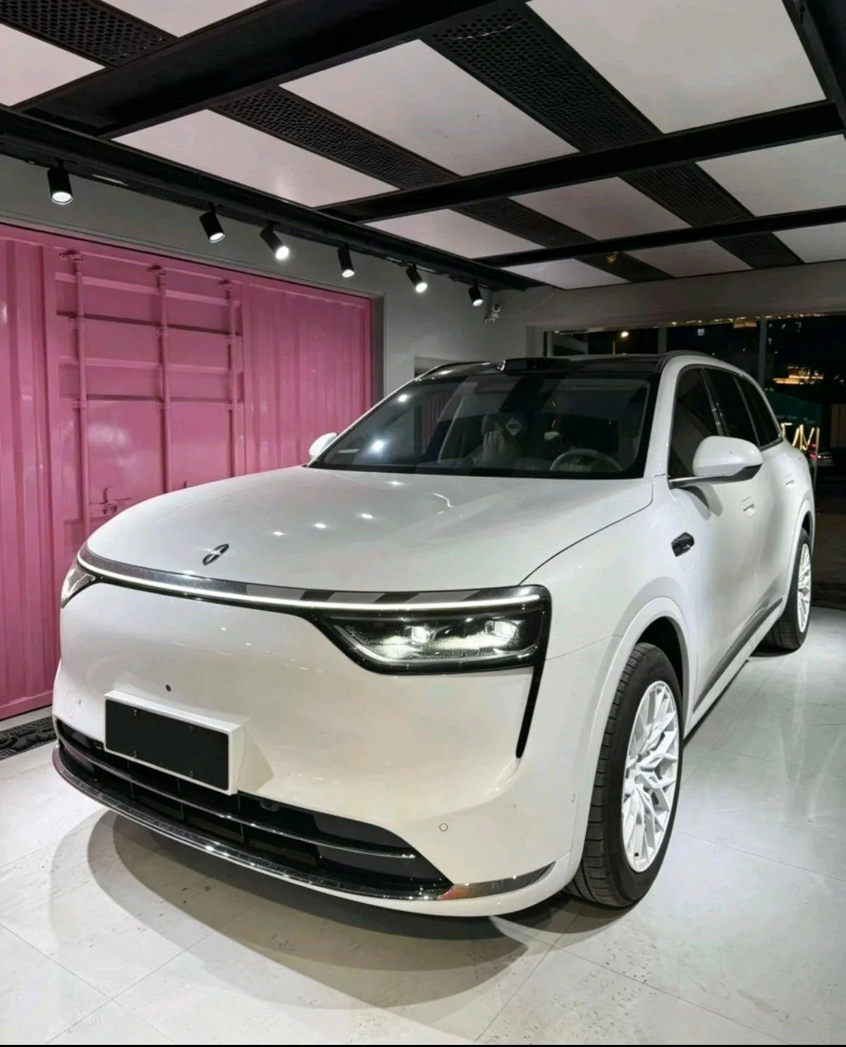 AITO 2025 AITO M8 Max Edition 53.4kWh 6-seat Edition Automatic Gear - View 1