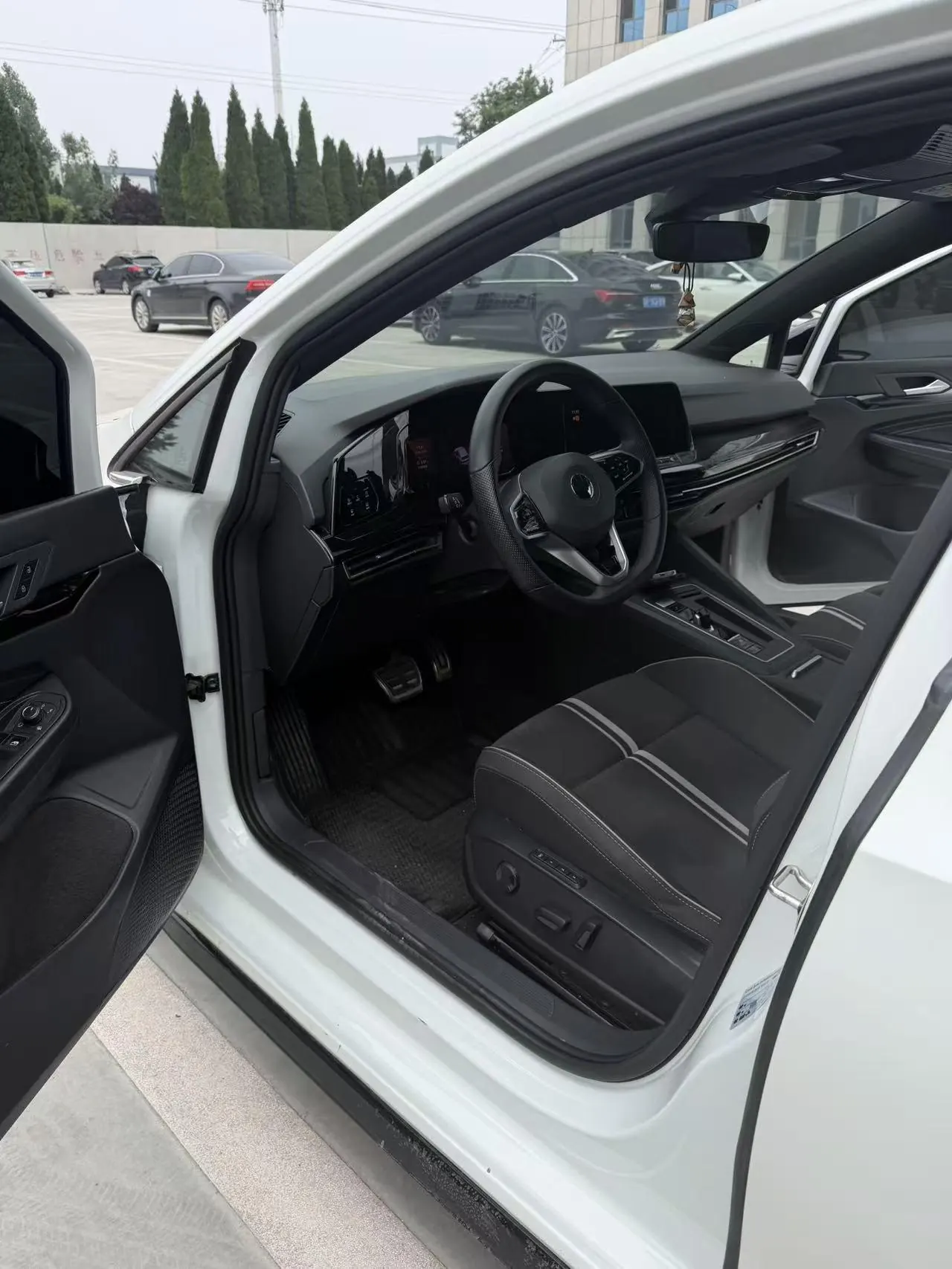 Volkswagen 2021 Golf 8 R-Line 1.4TSI 280TSI Automatic 5