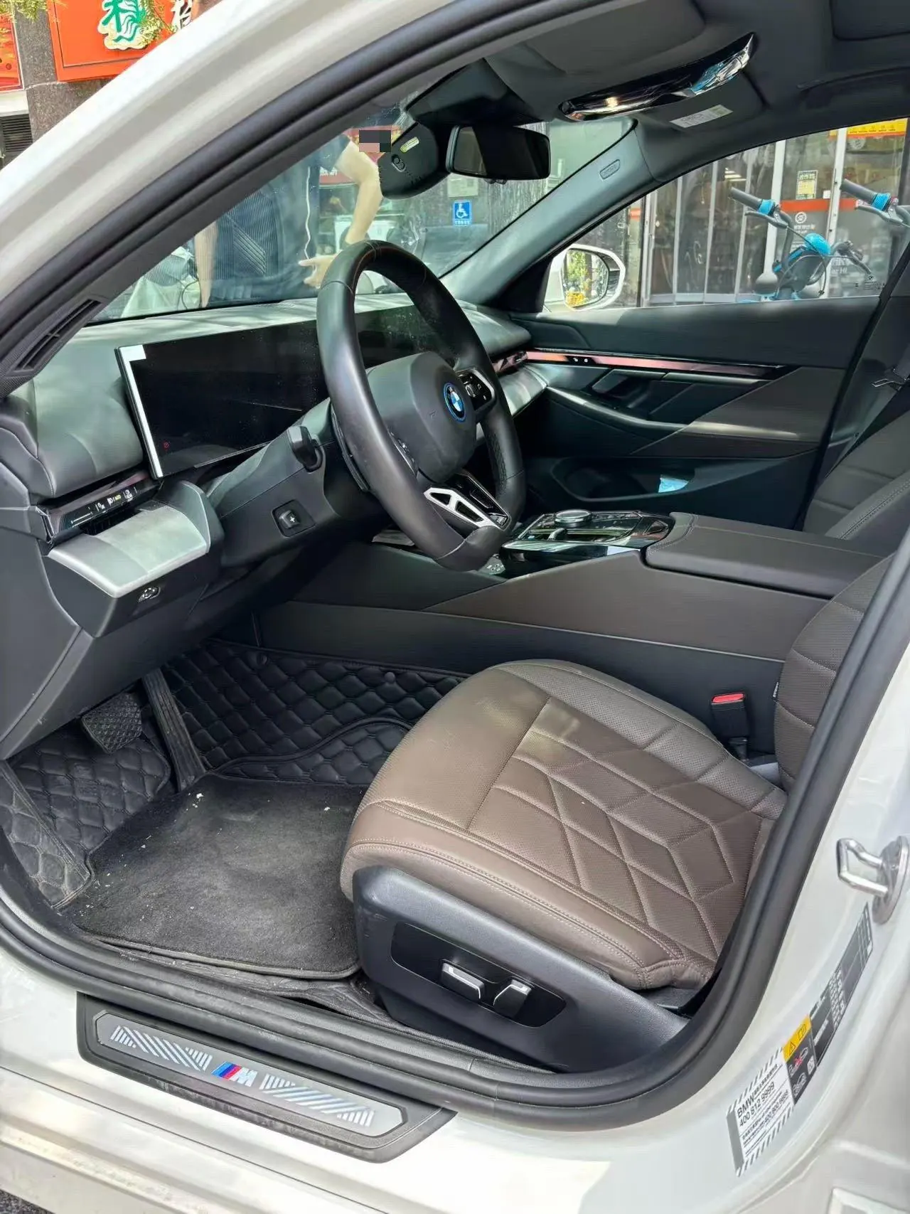 BMW 2024 i5 eDrive 35L M sports suit automatic gear 3