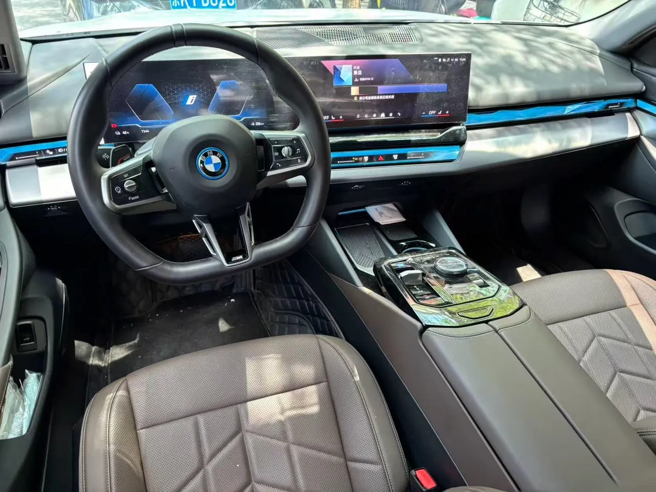 BMW 2024 i5 eDrive 35L M sports suit automatic gear 4