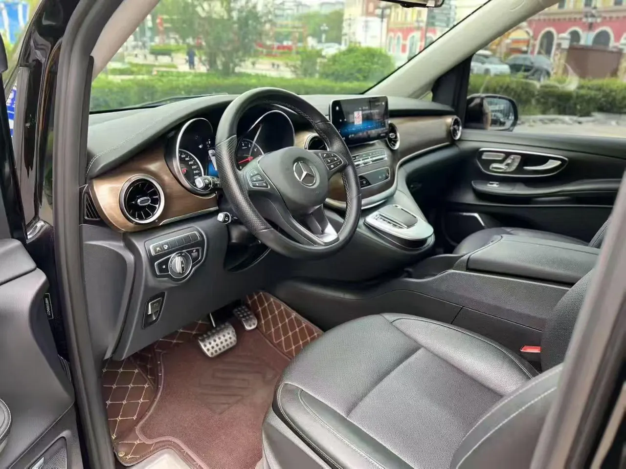 Mercedes Benz V 2021V 260 L 2.0T Premium Edition Automatic Gear 5