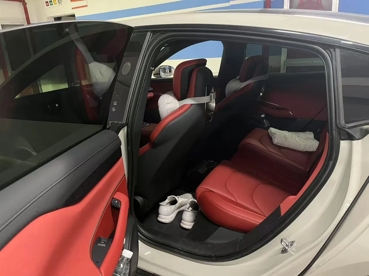 MI 2024 SU 7 700km Rear Drive Long Endurance Smart Driving Edition Automatic Gear 12