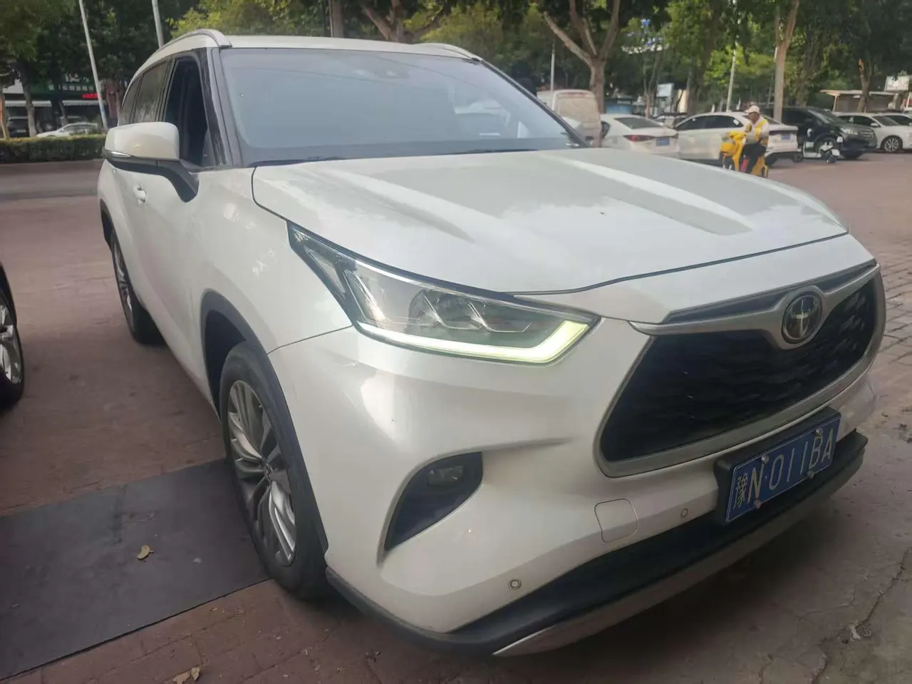 Toyota 2022 Highlander 2.0T 380T 4-wheel drive premium version 7-seat automatic gear 2