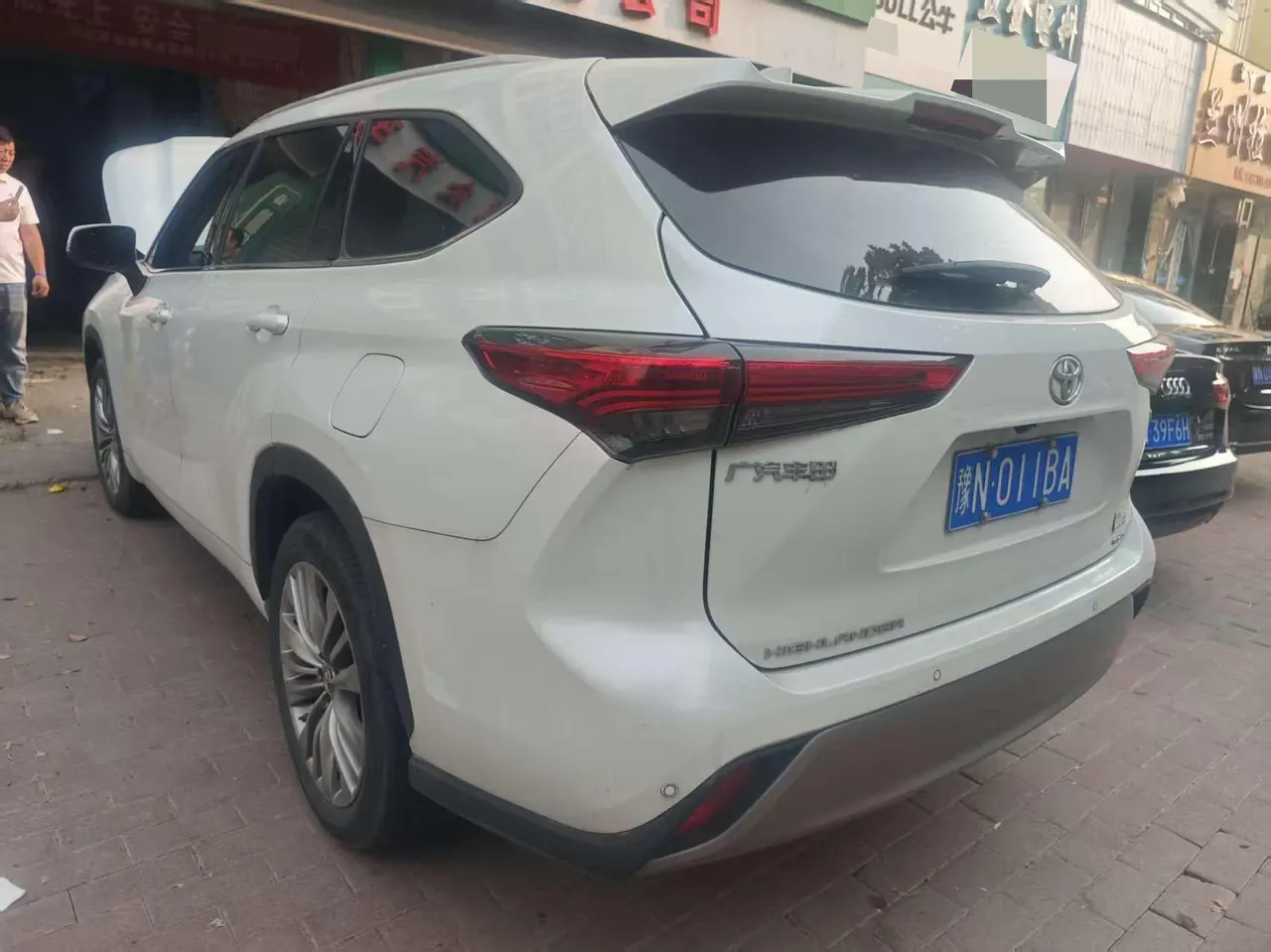 Toyota 2022 Highlander 2.0T 380T 4-wheel drive premium version 7-seat automatic gear 3