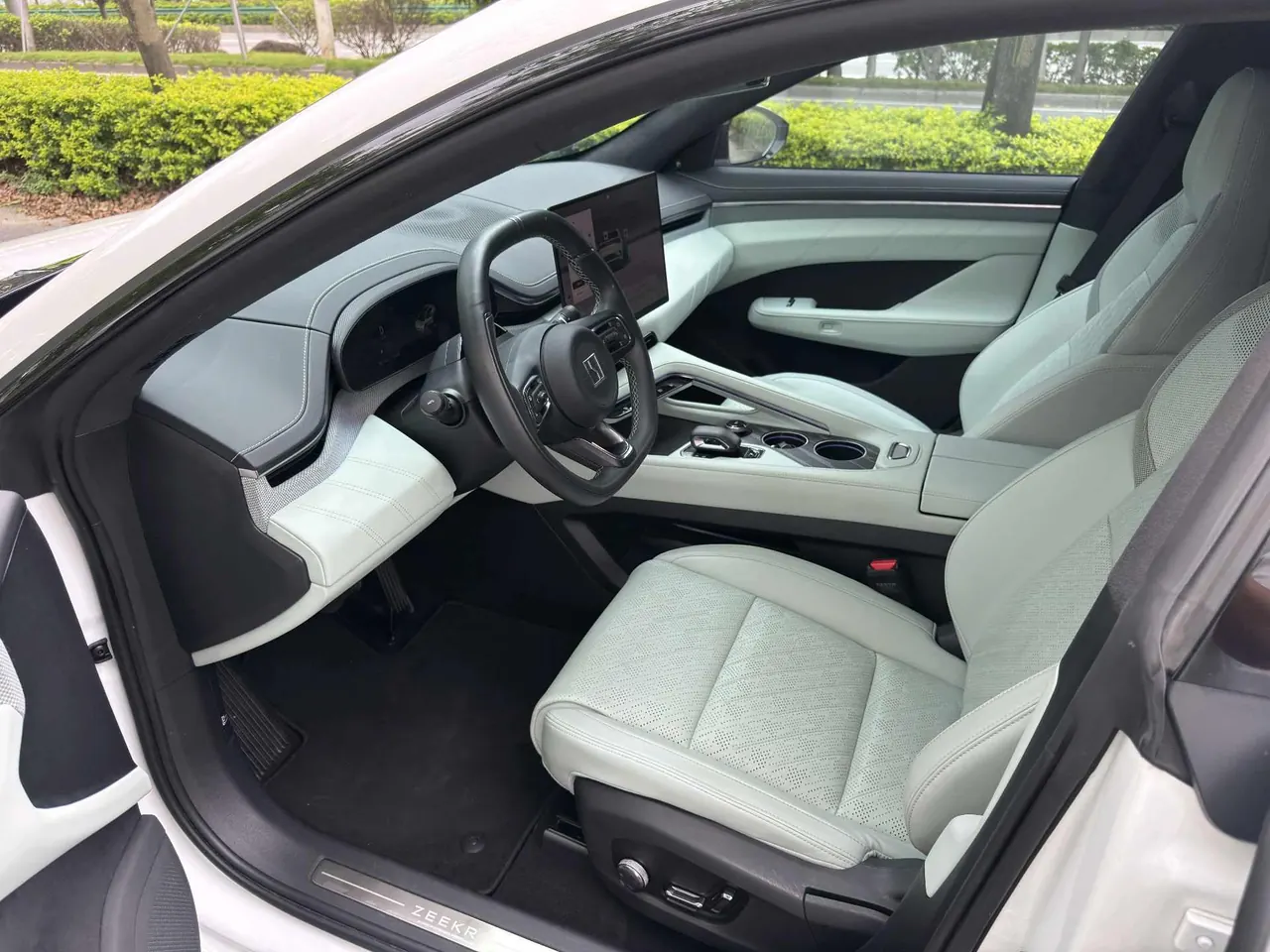 Zeekr 2024 Zeekr 001 YOU version 100kWh four-wheel drive automatic gear 7