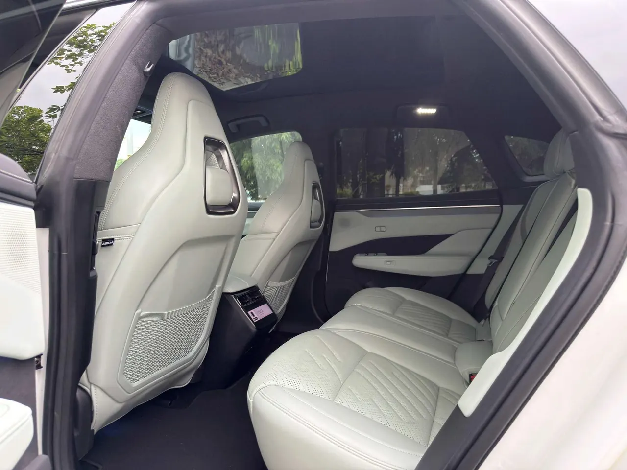 Zeekr 2024 Zeekr 001 YOU version 100kWh four-wheel drive automatic gear 9