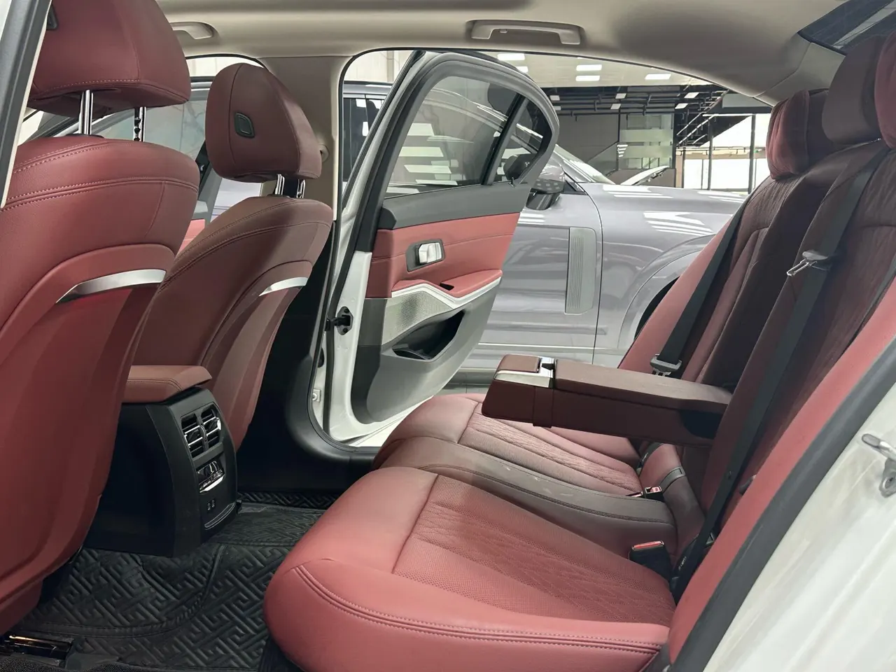 BMW 2024 i3 eDrive 35 L automatic gear 12