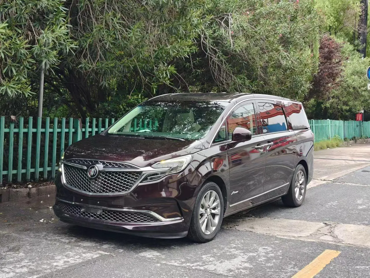 Buick 2023 GL8 ES Lu Zun 48V 2.0T 653T Luxury Automatic Gear - View 1