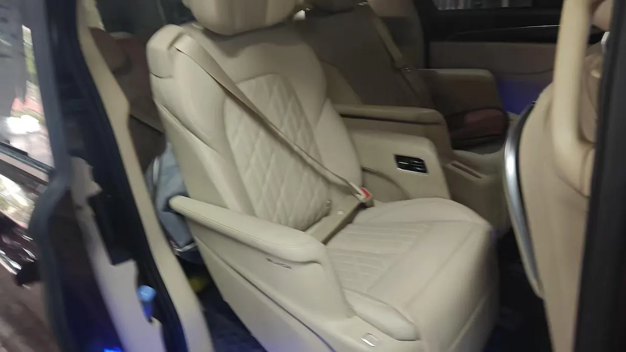 Buick 2023 GL8 ES Lu Zun 48V 2.0T 653T Luxury Automatic Gear 4