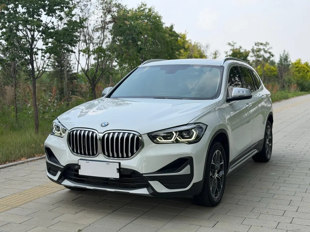 BMW 2022 X1 sDrive20Li 1.5T fashion automatic gear - View 1