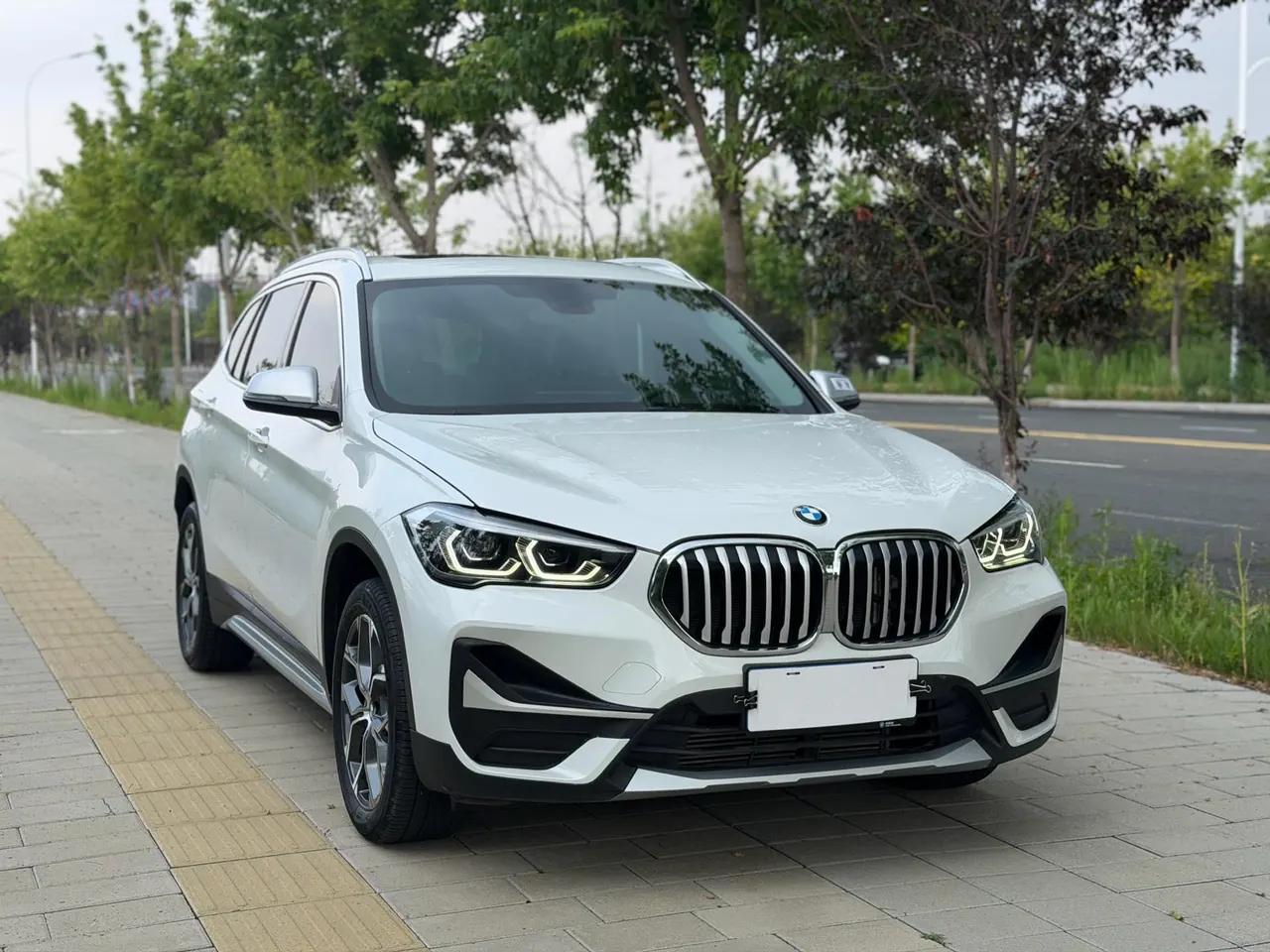 BMW 2022 X1 sDrive20Li 1.5T fashion automatic gear 3