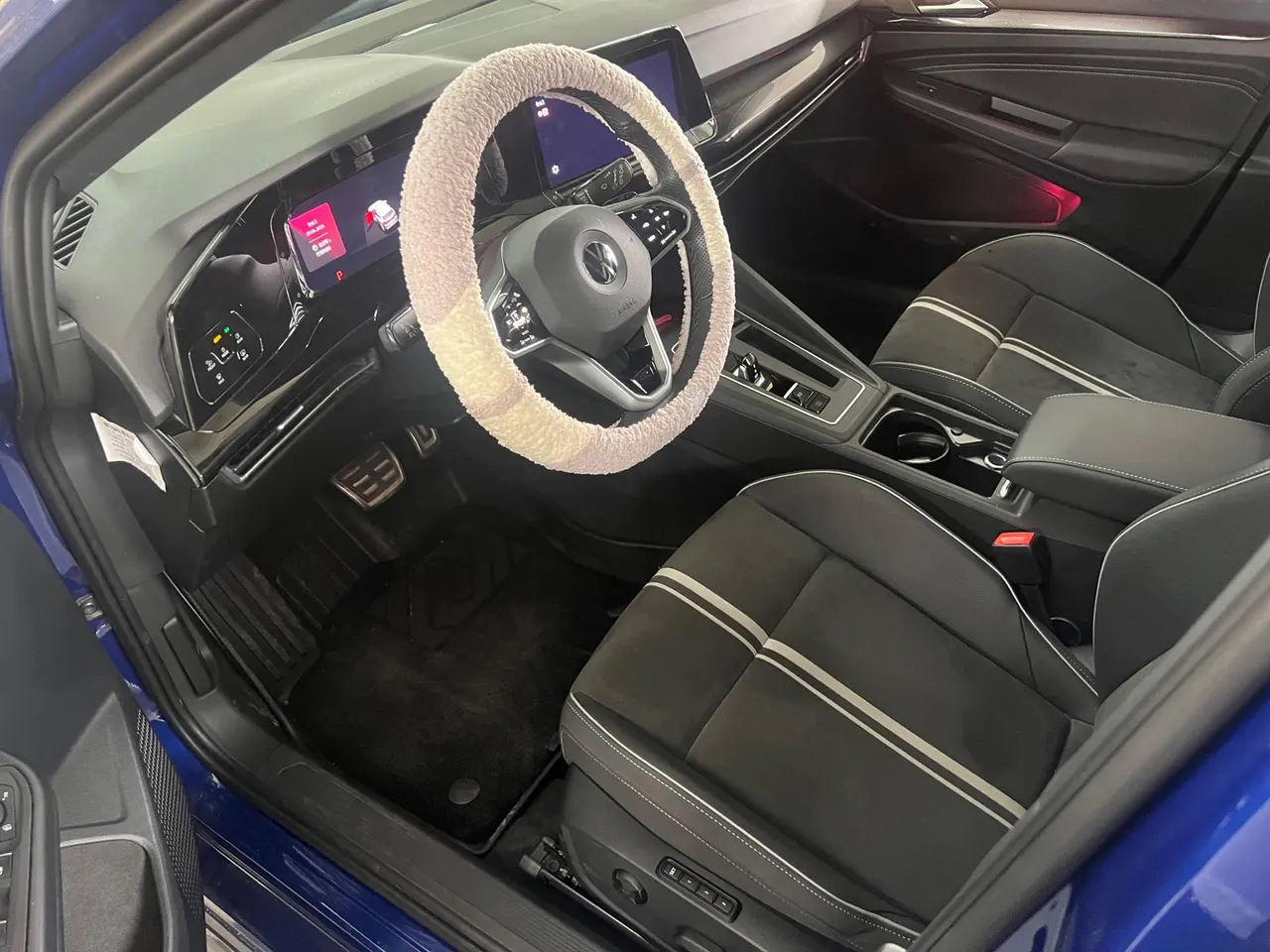 Volkswagen 2021 Golf 8 R-Line 1.4TSI 280TSI Automatic 15
