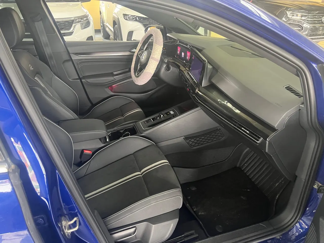 Volkswagen 2021 Golf 8 R-Line 1.4TSI 280TSI Automatic 16