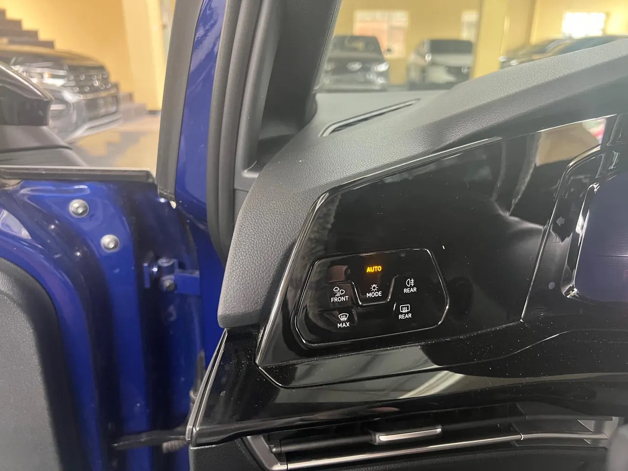 Volkswagen 2021 Golf 8 R-Line 1.4TSI 280TSI Automatic 9