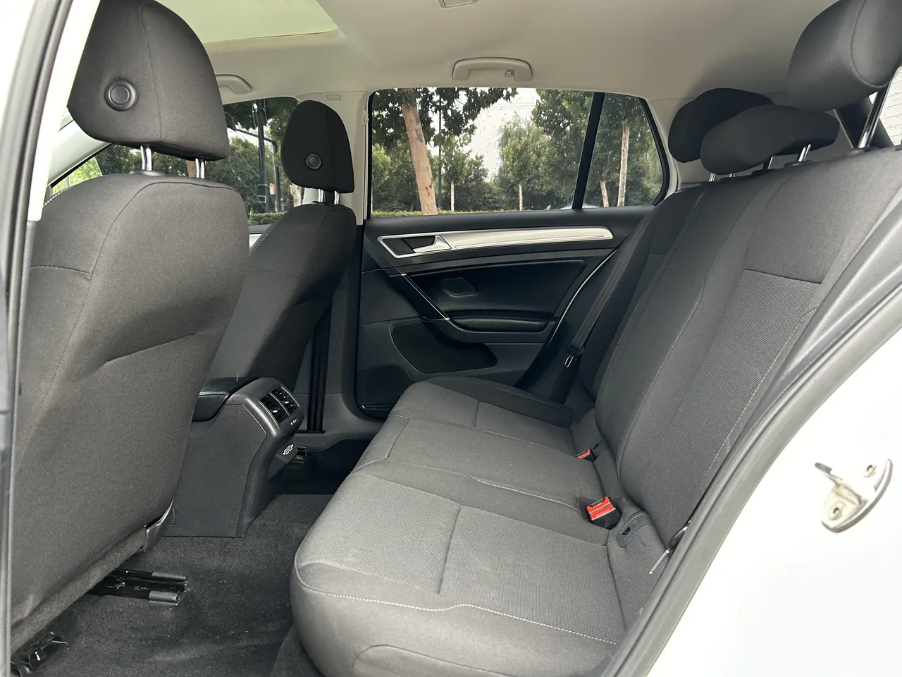 Volkswagen 2020 Golf 7 1.2TSI 200TSI Beloved Edition Comfortable Automatic 9