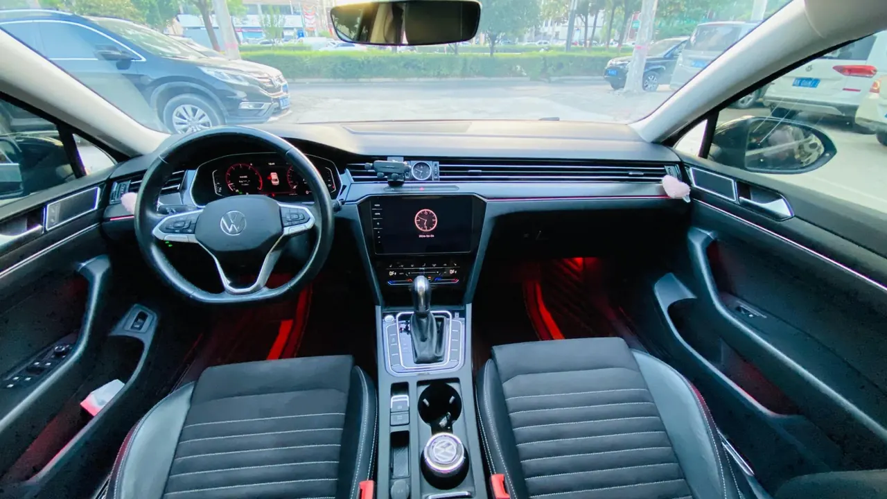 Volkswagen 2020 Magotan 2.0TSI 330TSI luxury automatic transmission 4