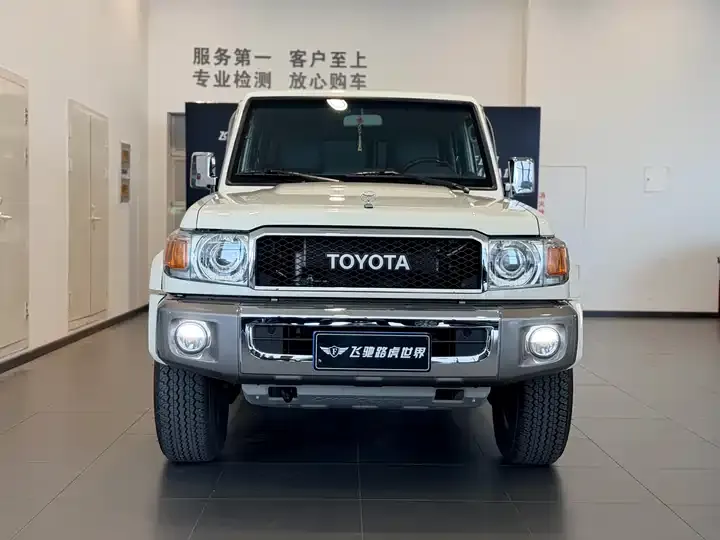 Land Cruiser (Imported) LC76 2023 4.0L Four-wheel Drive 5-seat Manual 2