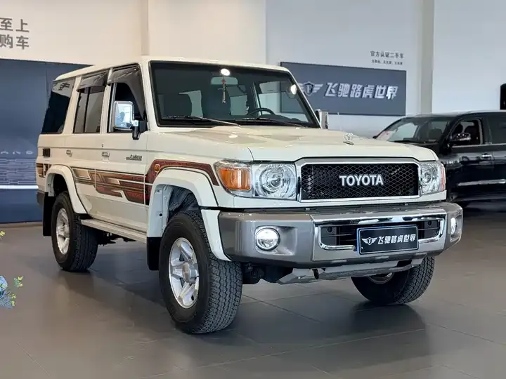 Land Cruiser (Imported) LC76 2023 4.0L Four-wheel Drive 5-seat Manual 3