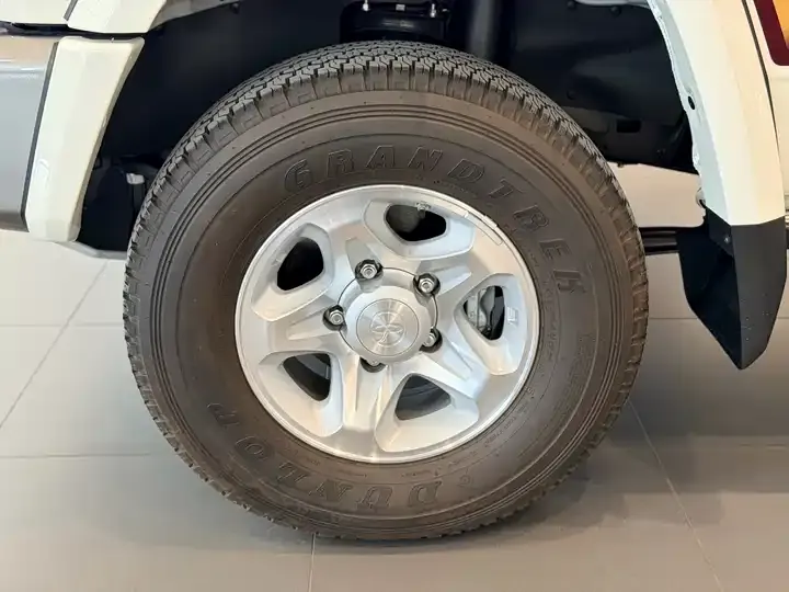 Land Cruiser (Imported) LC76 2023 4.0L Four-wheel Drive 5-seat Manual 4